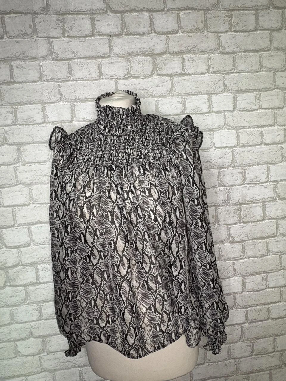 Blouse noir et blanche Primark 34